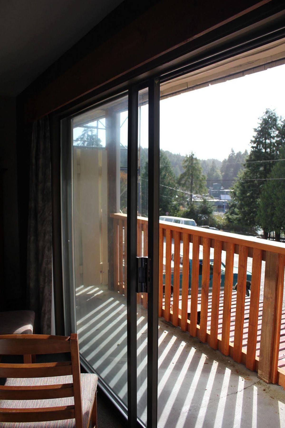 The Bamfield Motel Salmon Beach Exterior foto